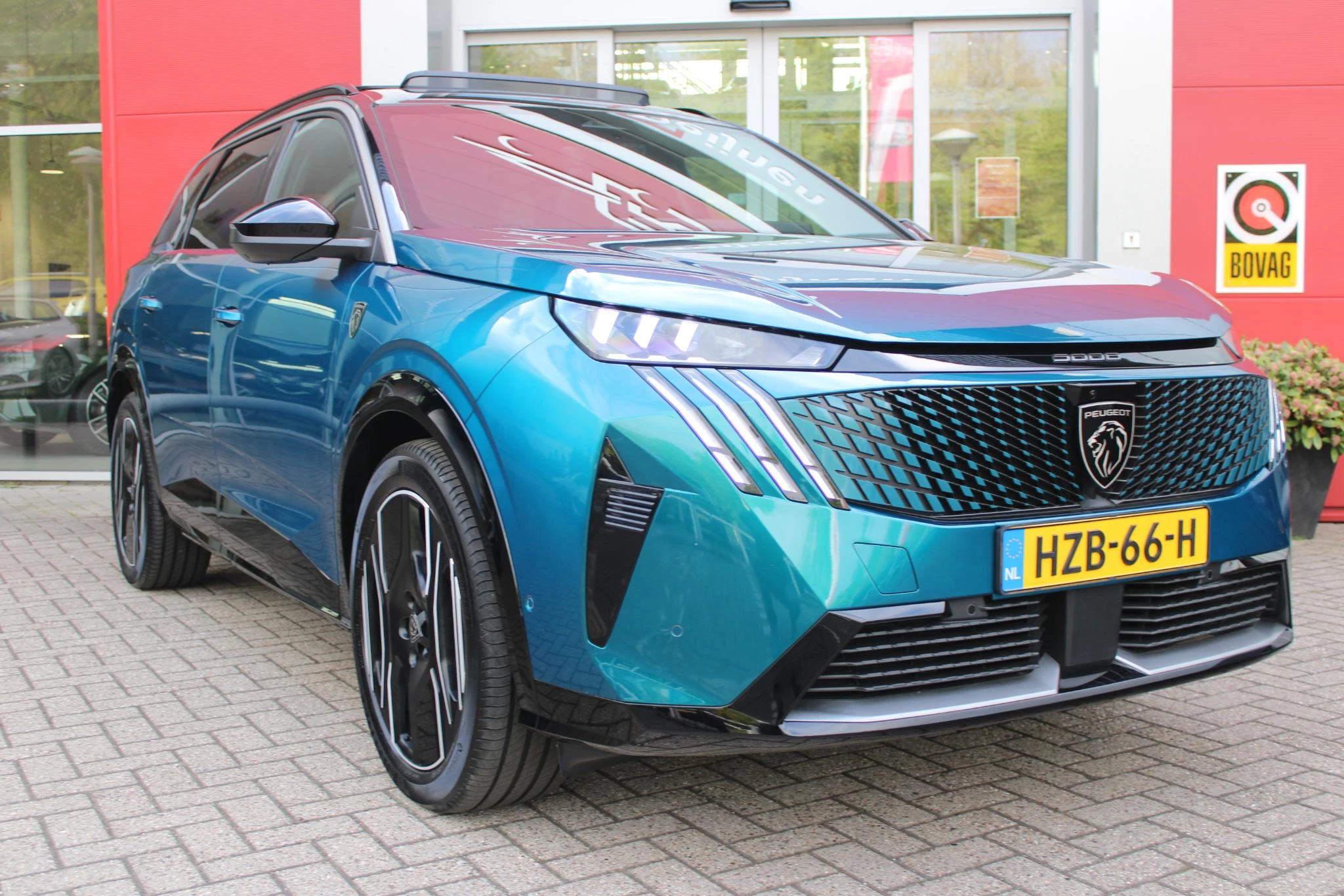 Hoofdafbeelding Peugeot e-5008