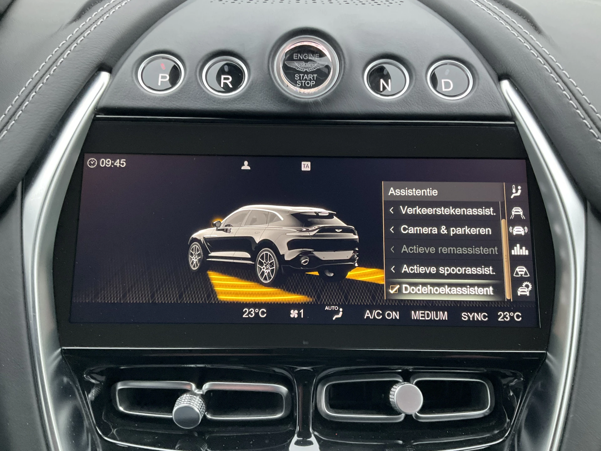 Hoofdafbeelding Aston Martin DBX