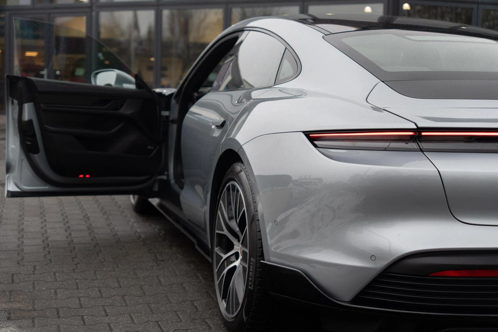 Hoofdafbeelding Porsche Taycan