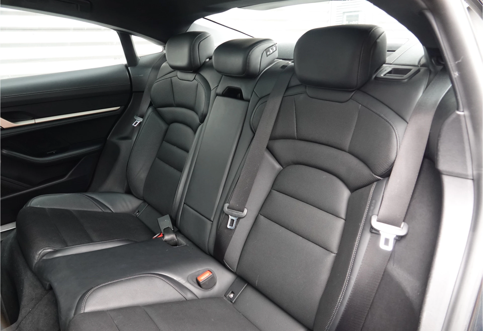 Hoofdafbeelding Porsche Taycan