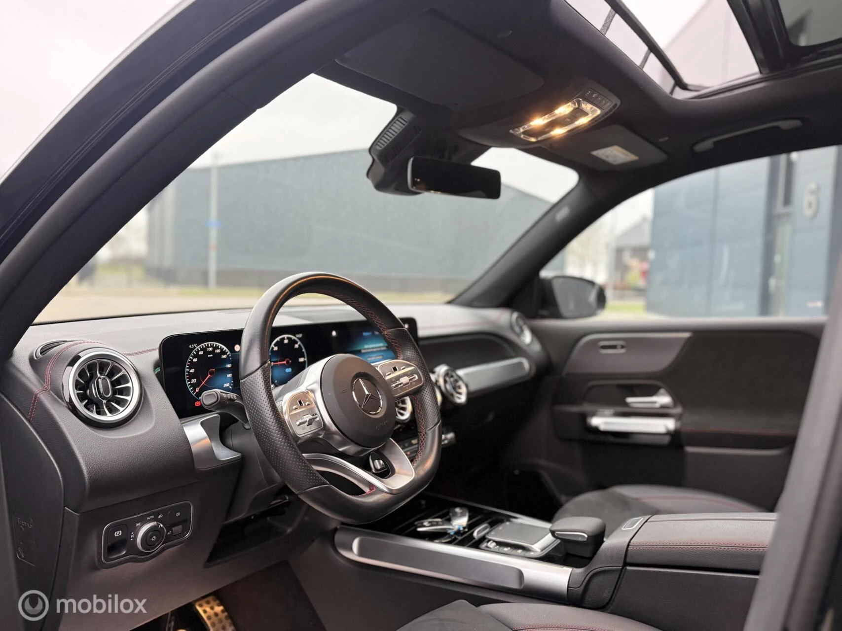 Hoofdafbeelding Mercedes-Benz EQB