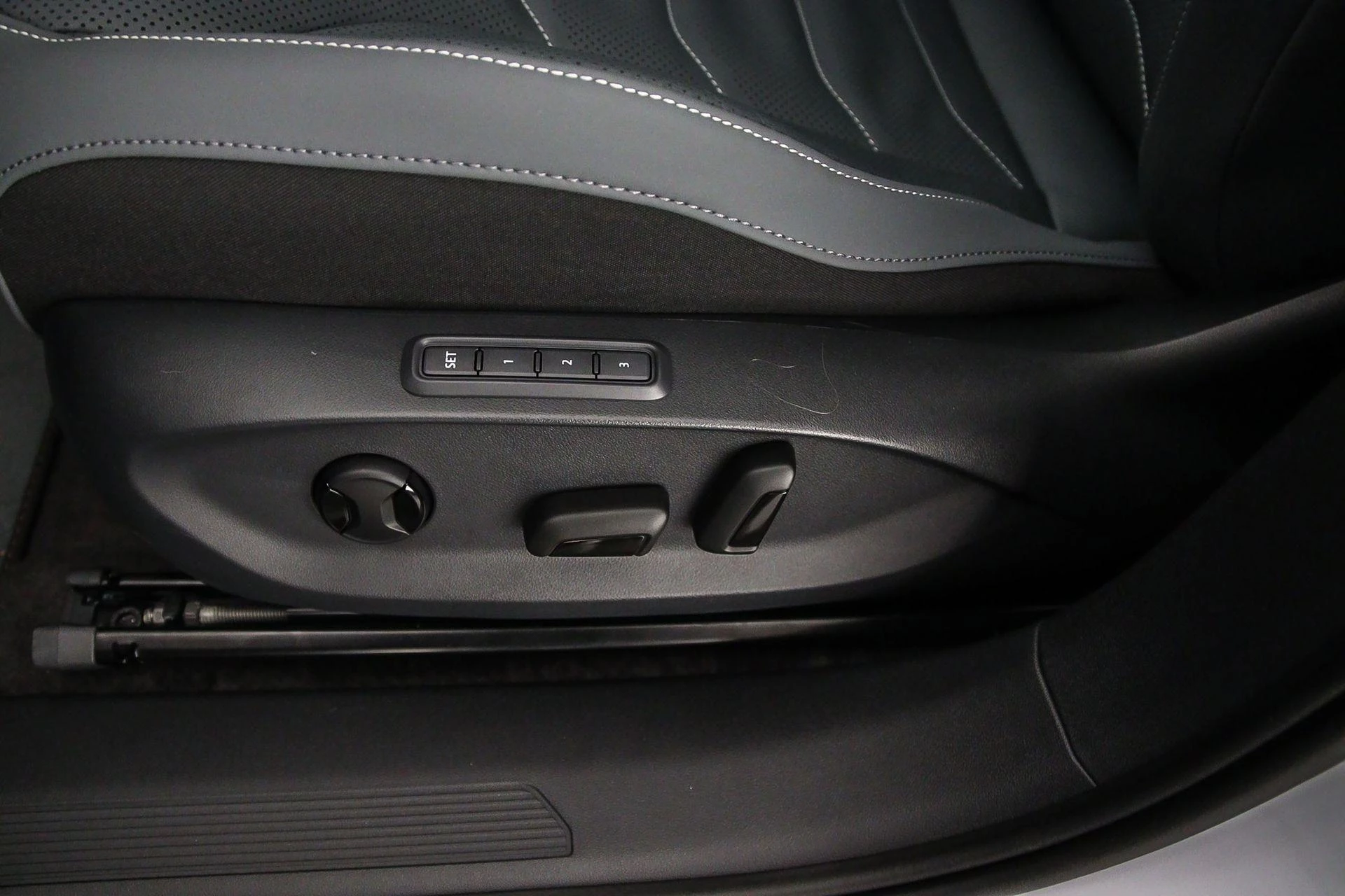 Hoofdafbeelding CUPRA Tavascan