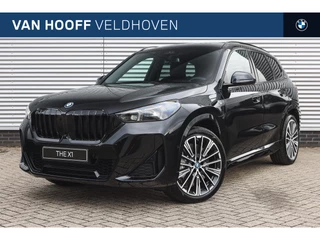 BMW X1 xDrive25e High Executive M Sport Automaat / Panoramadak / Trekhaak / Sportstoelen / Adaptieve LED / M Adaptief onderstel / Parking Assistant Plus / Head-Up / Comfort Access