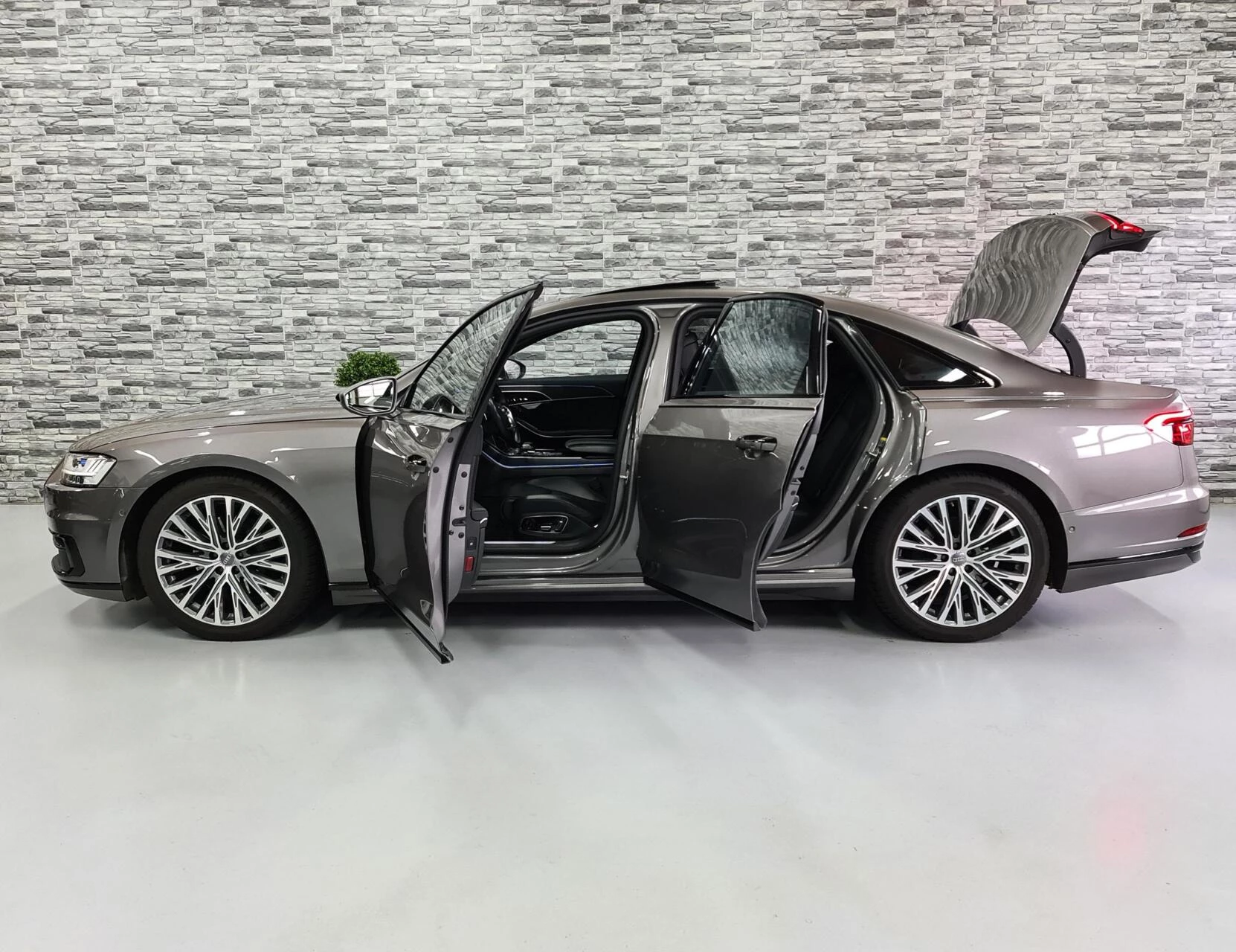 Hoofdafbeelding Audi A8