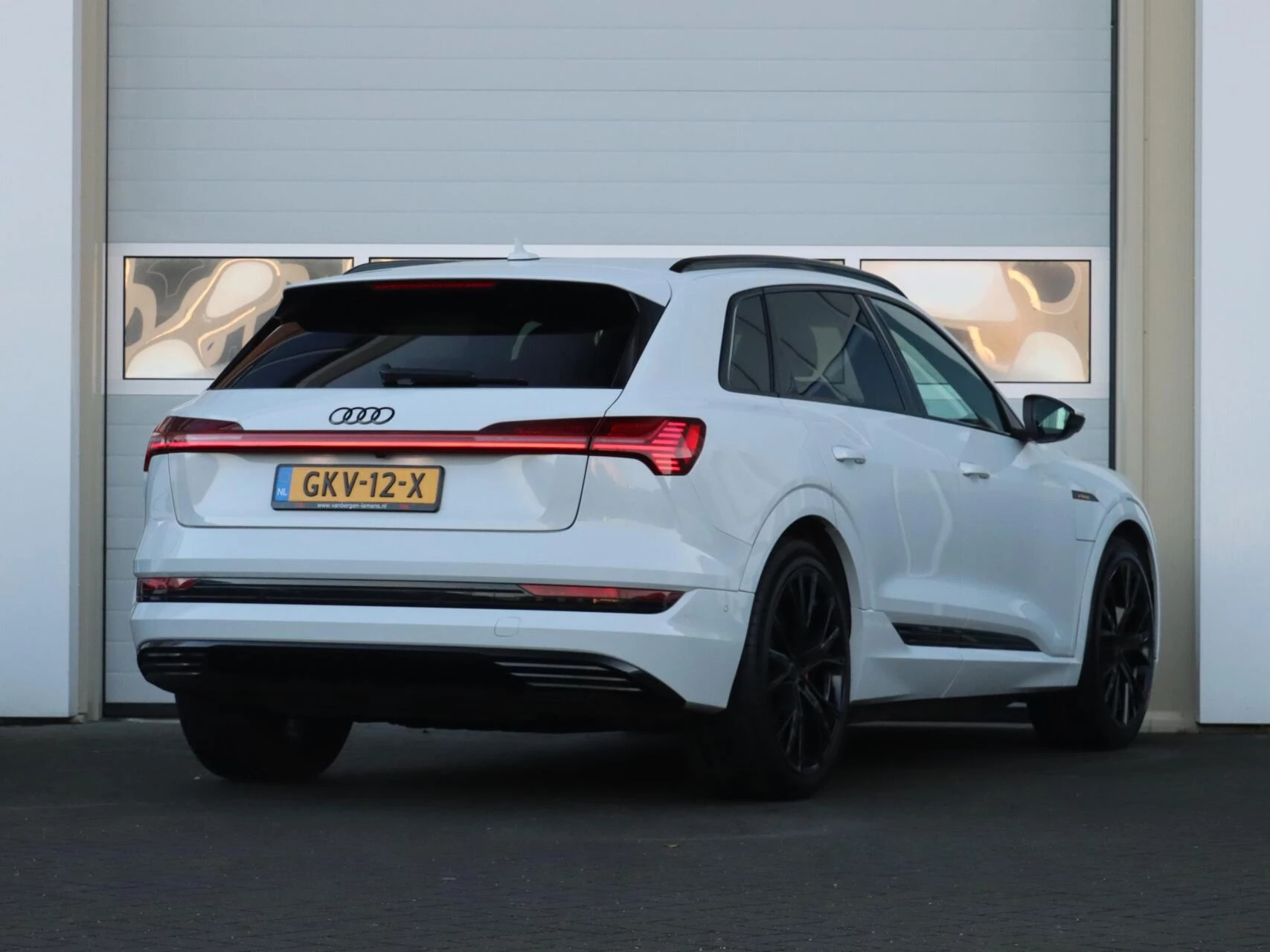 Hoofdafbeelding Audi e-tron