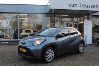 Hoofdafbeelding Toyota Aygo Toyota Aygo X PLAY NL-AUTO APPLE/ANDROID LED DAGRIJVERLICHTING AD-CRUISE AIRCO PARKEERCAMERA