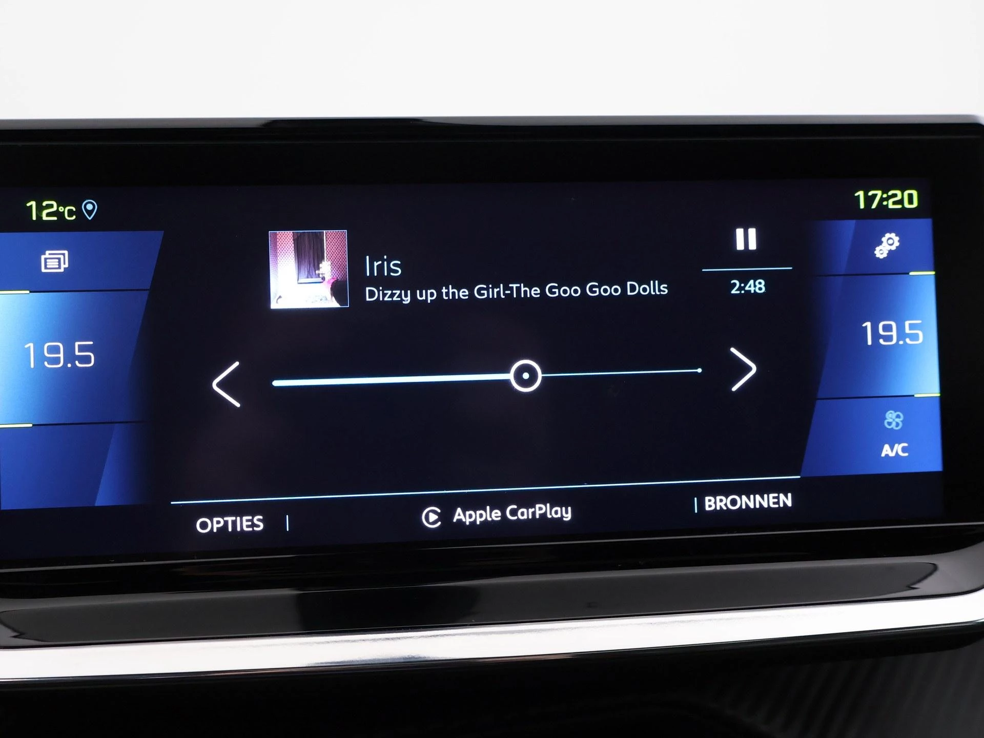 Hoofdafbeelding Peugeot e-2008