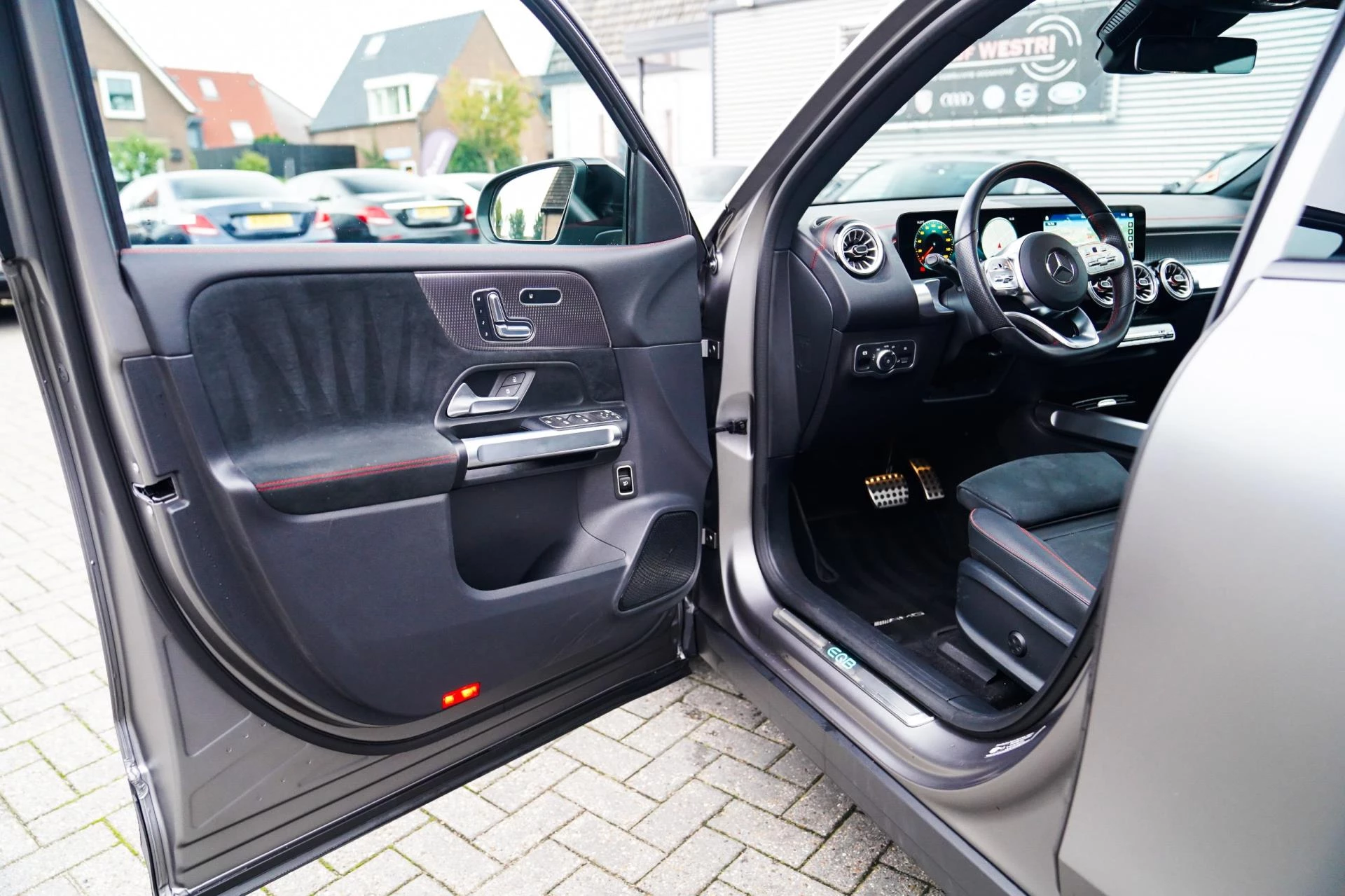 Hoofdafbeelding Mercedes-Benz EQB