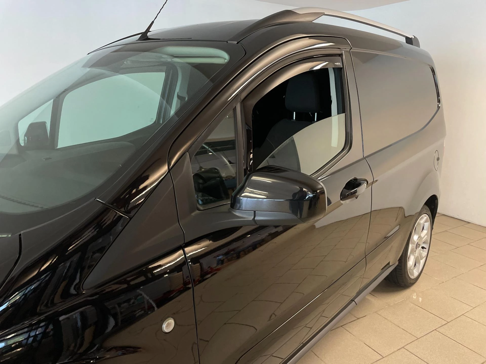 Hoofdafbeelding Ford Transit Courier