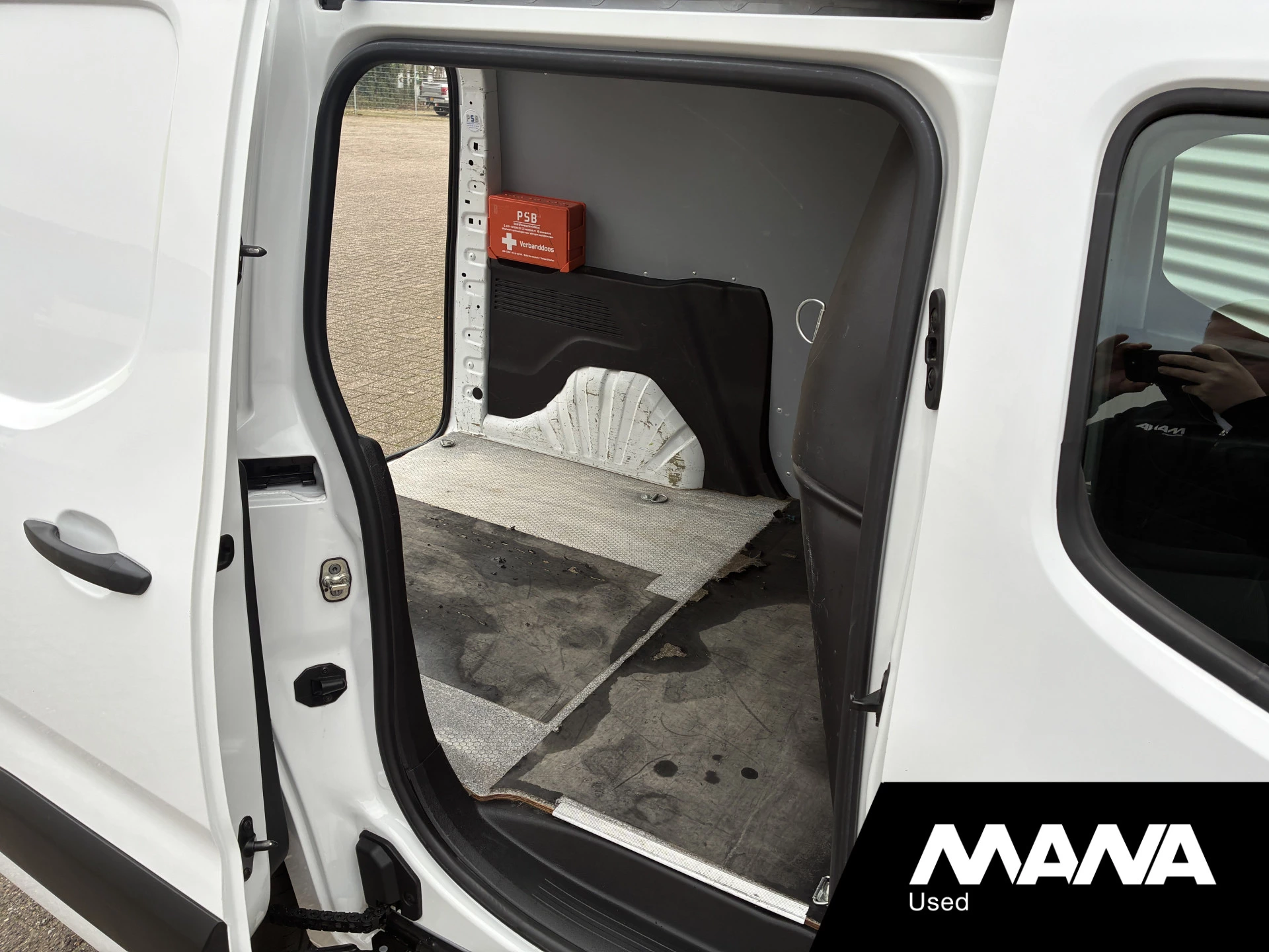 Hoofdafbeelding Peugeot Partner