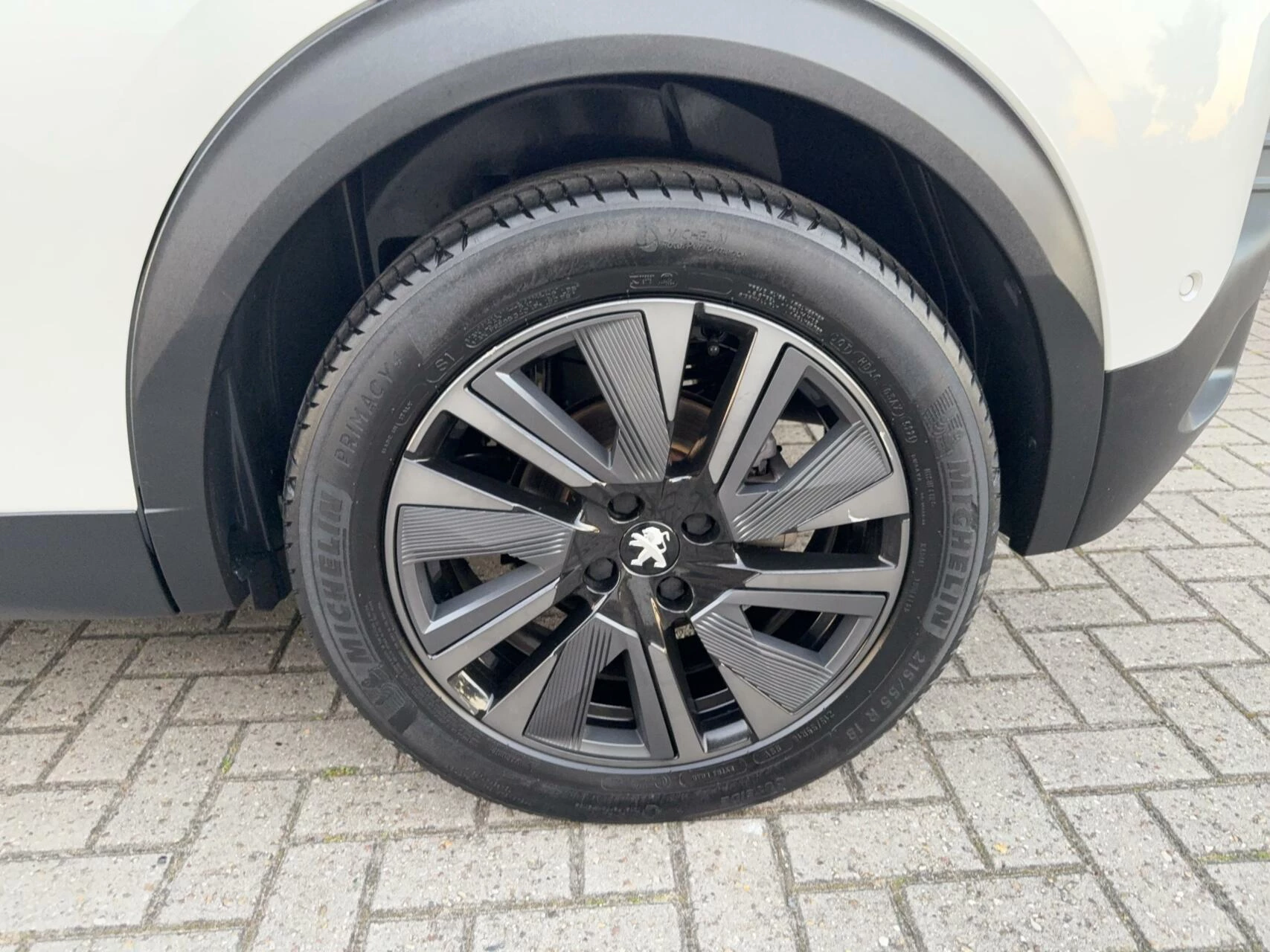 Hoofdafbeelding Peugeot e-2008
