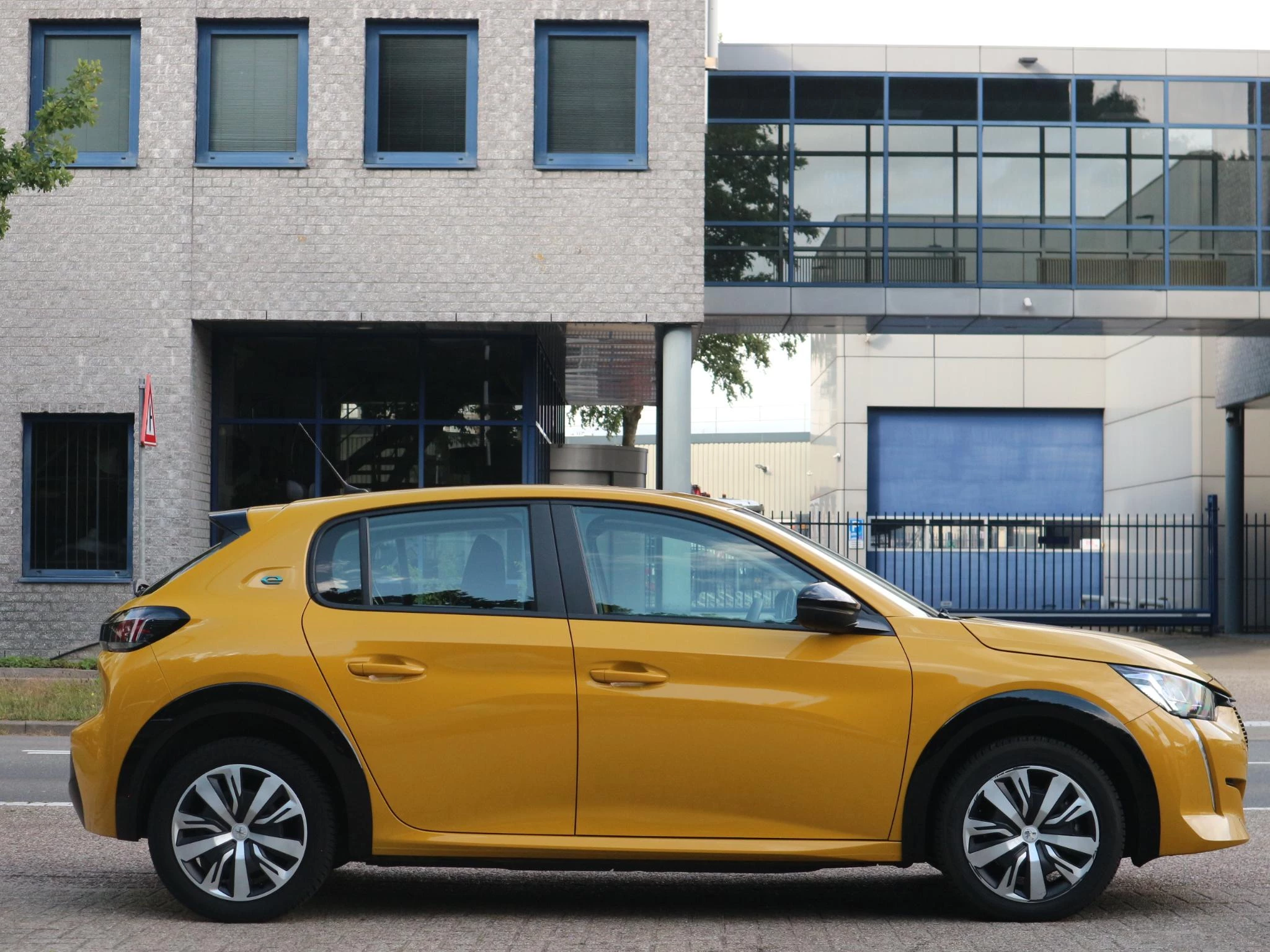 Hoofdafbeelding Peugeot e-208