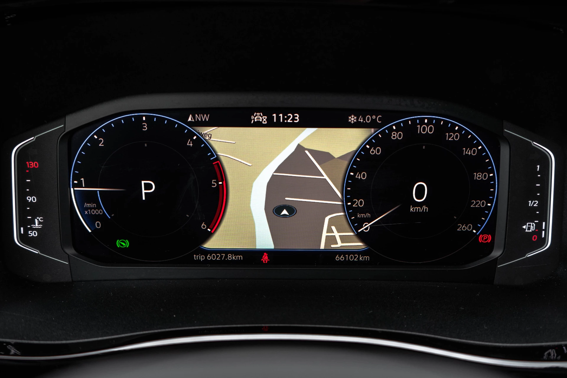 Hoofdafbeelding Volkswagen Carravelle | Automaat | Led | Camera | Carplay | Navi | Zijschuifdeur R+L | Adapt.Cruise | Trekhaak