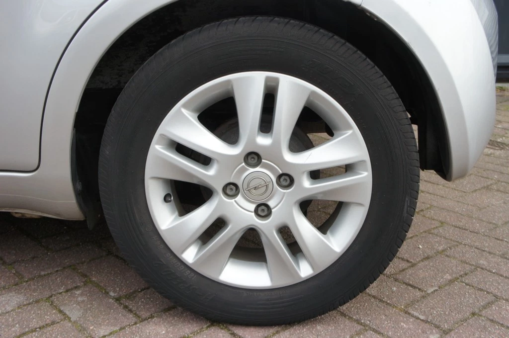 Hoofdafbeelding Opel Agila