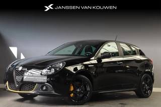 Hoofdafbeelding Alfa Romeo Giulietta Alfa Romeo Giulietta 1.4 Turbo Sport Navigatiesysteem Parkeersensoren Voor en AChter Licht-Regensensor