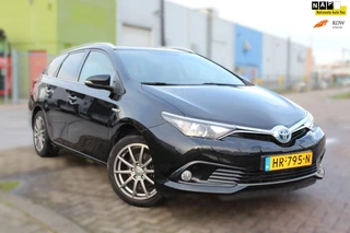 Hoofdafbeelding Toyota Auris Toyota Auris Touring Sports 1.8 Hybrid Lease 1E EIG, incl btw CAMERA PANORAMA NAVI CLIMA DEALER ONDERH