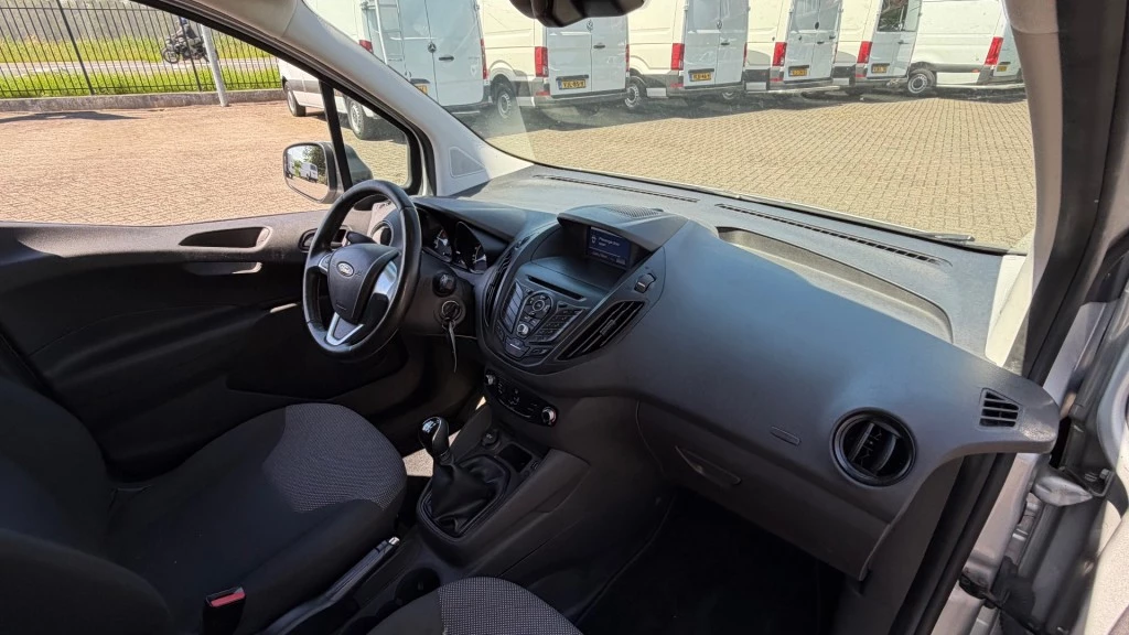 Hoofdafbeelding Ford Transit Courier