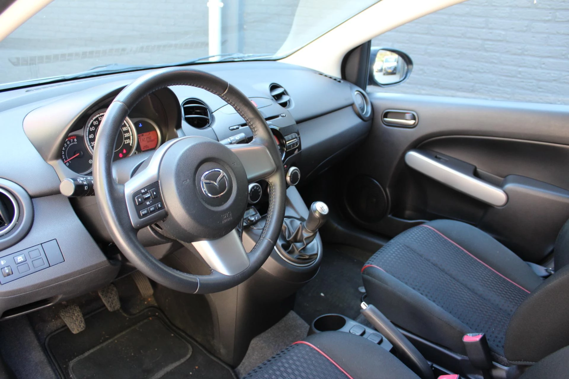 Hoofdafbeelding Mazda 2