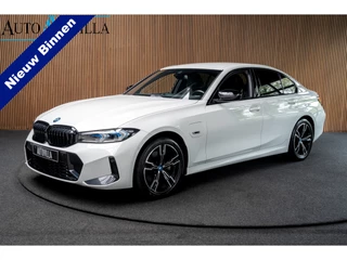 BMW 3 Serie 320e M-sport HUD Leer Navi Camera ACC Matrix LED Laser PDC Virtual Climate (3-zone) Zwarte binnenhemel Sportstoelen LM velgen Facelift model! BTW auto!