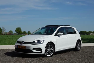 Volkswagen Golf 7.5 R-line PANORAMA TREKHAAK VIRTUAL PDC