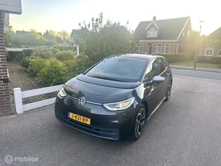 Hoofdafbeelding Volkswagen ID.3 Volkswagen ID.3 First Plus 58 kWh TREKHAAK CARPLAY SFEERVERLICHTING ACHTERUITRIJ CAMERA LED KOPLAMPEN SOH 89% NETTE AUTO!!