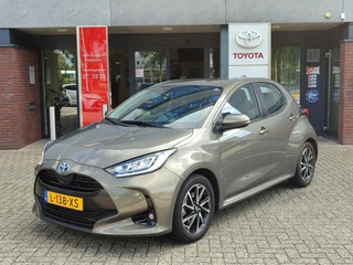 Toyota Yaris 1.5 Hybrid DYNAMIC TREKHAAK NAVI KEYLESS LED APPLE/ANDROID CLIMA CAMERA AD-CRUISE BLUETOOTH NL-AUTO 1E-EIG