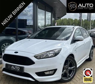 Ford Focus 1.0 ST-Line 125PK | NL AUTO | Achteruitrijcamera | Navigatie | Grote Spoiler | 18 Inch | Parkeersensoren Voor en Achter | Cruise Control | Climate Control | Voorruitverwarming | Armsteun | 2 Sleutels | Privacy Glass |