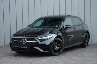 Hoofdafbeelding Mercedes-Benz A-Klasse Mercedes-Benz A-Klasse 250 e AMG Aut8 | 218PK | Pano | Keyles-go | Head-up | Sfeerverlichting | Memory | 360° Camera | Multi-beam | 2023.