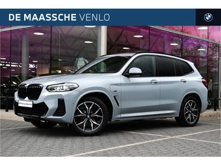 BMW X3 xDrive30e High Executive M Sport Automaat / Panoramadak / Trekhaak / Sportstoelen / Parking Assistant Plus / Head-Up / Live Cockpit Professional
