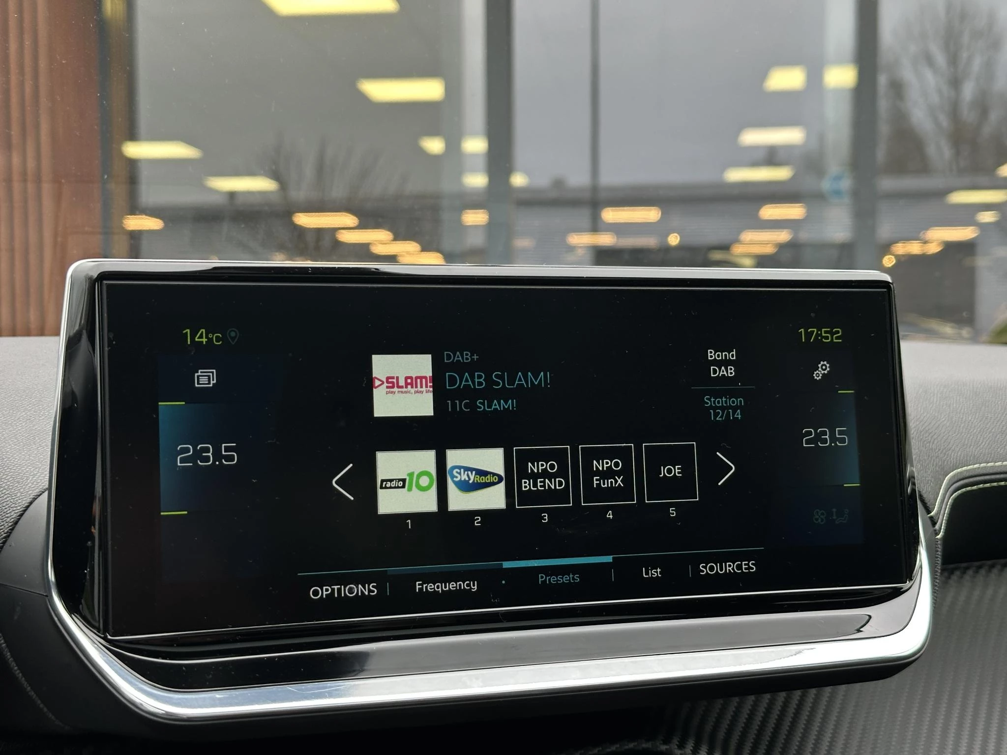 Hoofdafbeelding Peugeot e-208