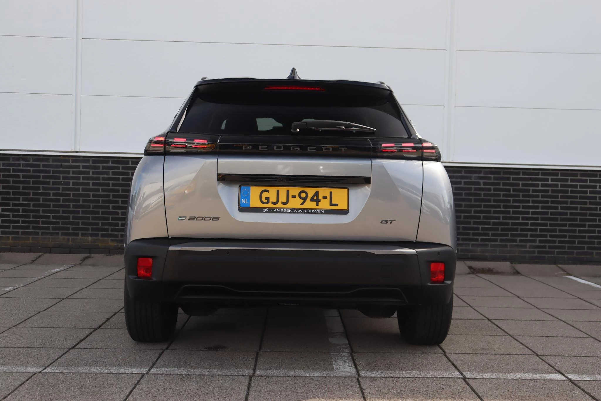 Hoofdafbeelding Peugeot e-2008
