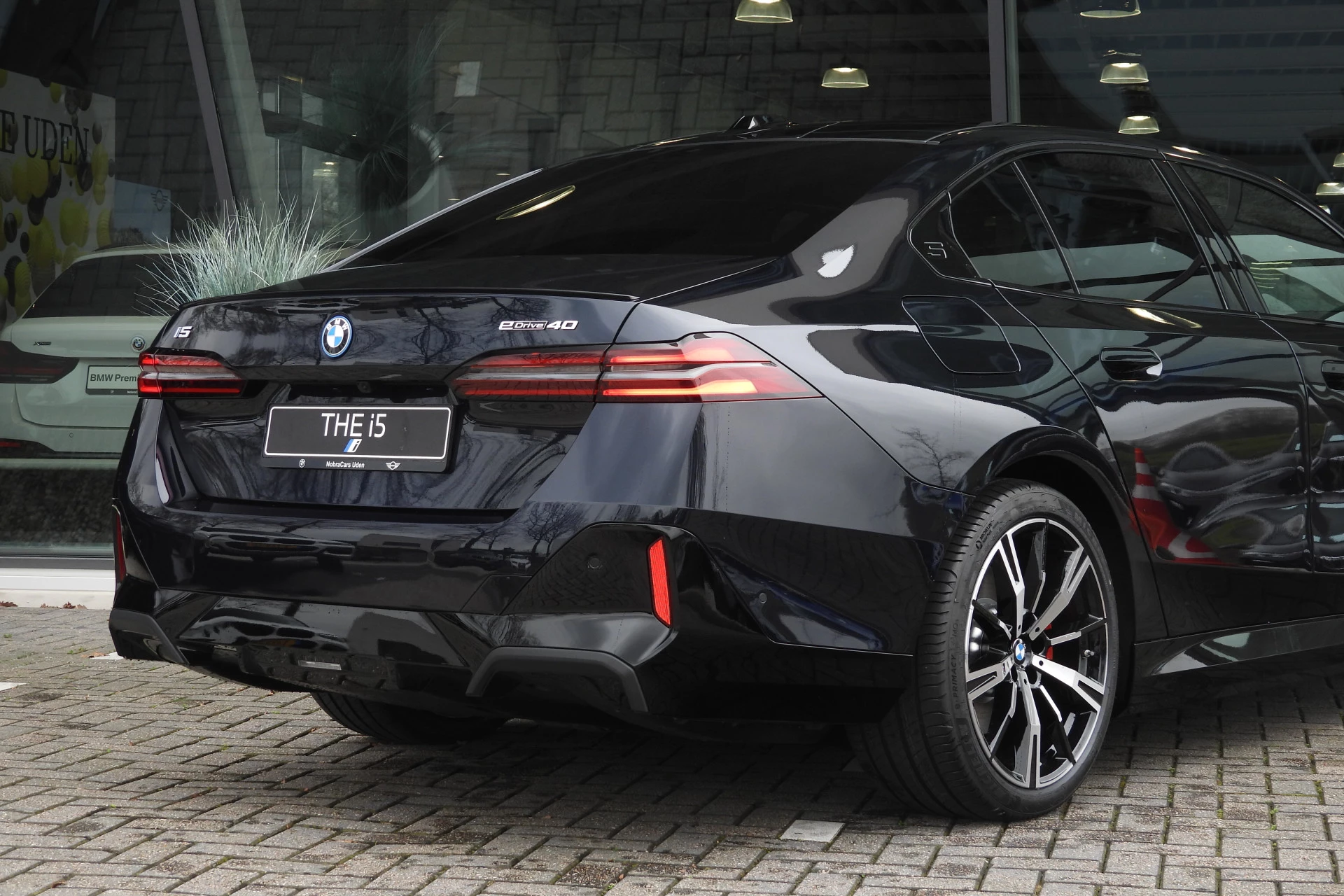 Hoofdafbeelding BMW i5