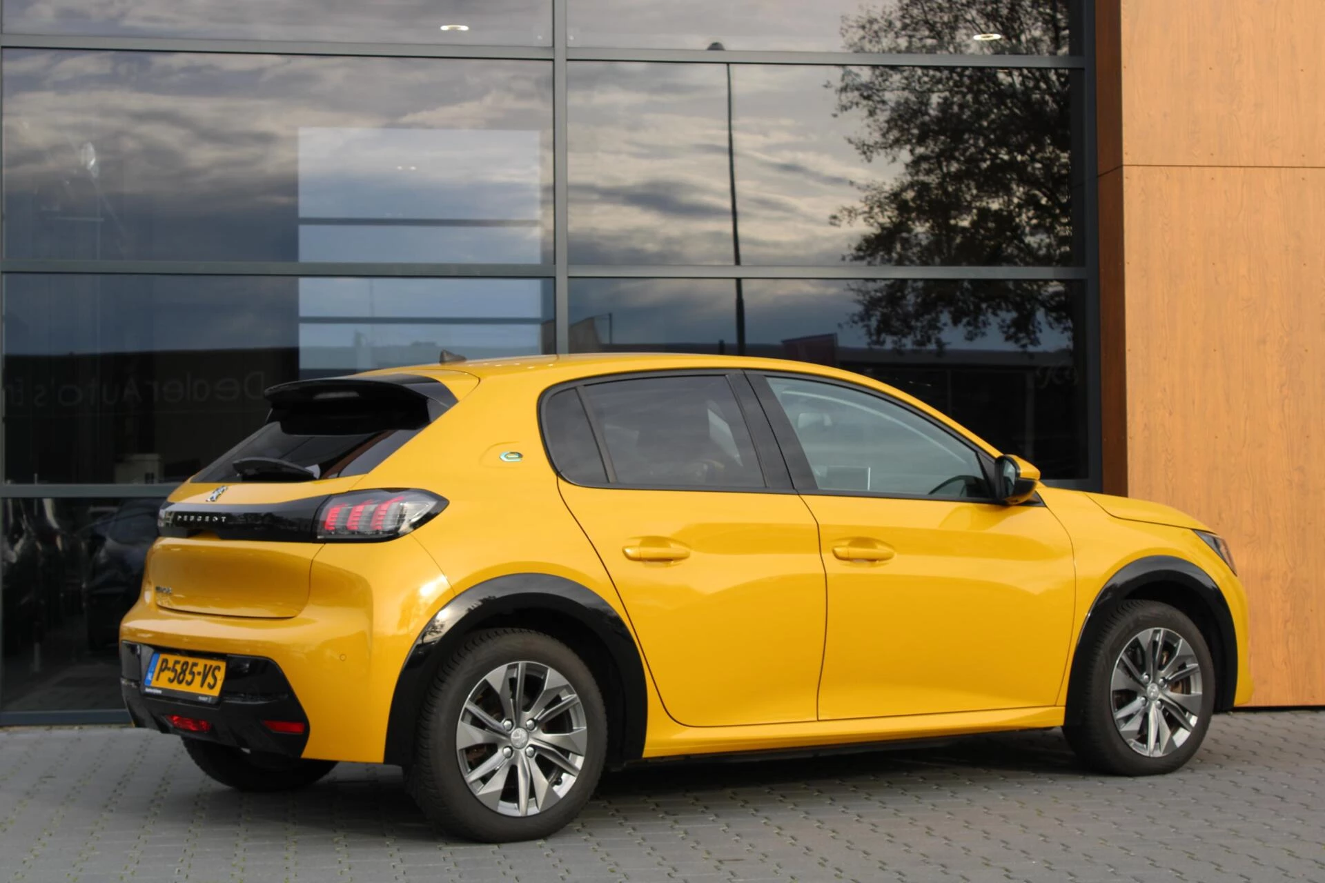 Hoofdafbeelding Peugeot e-208