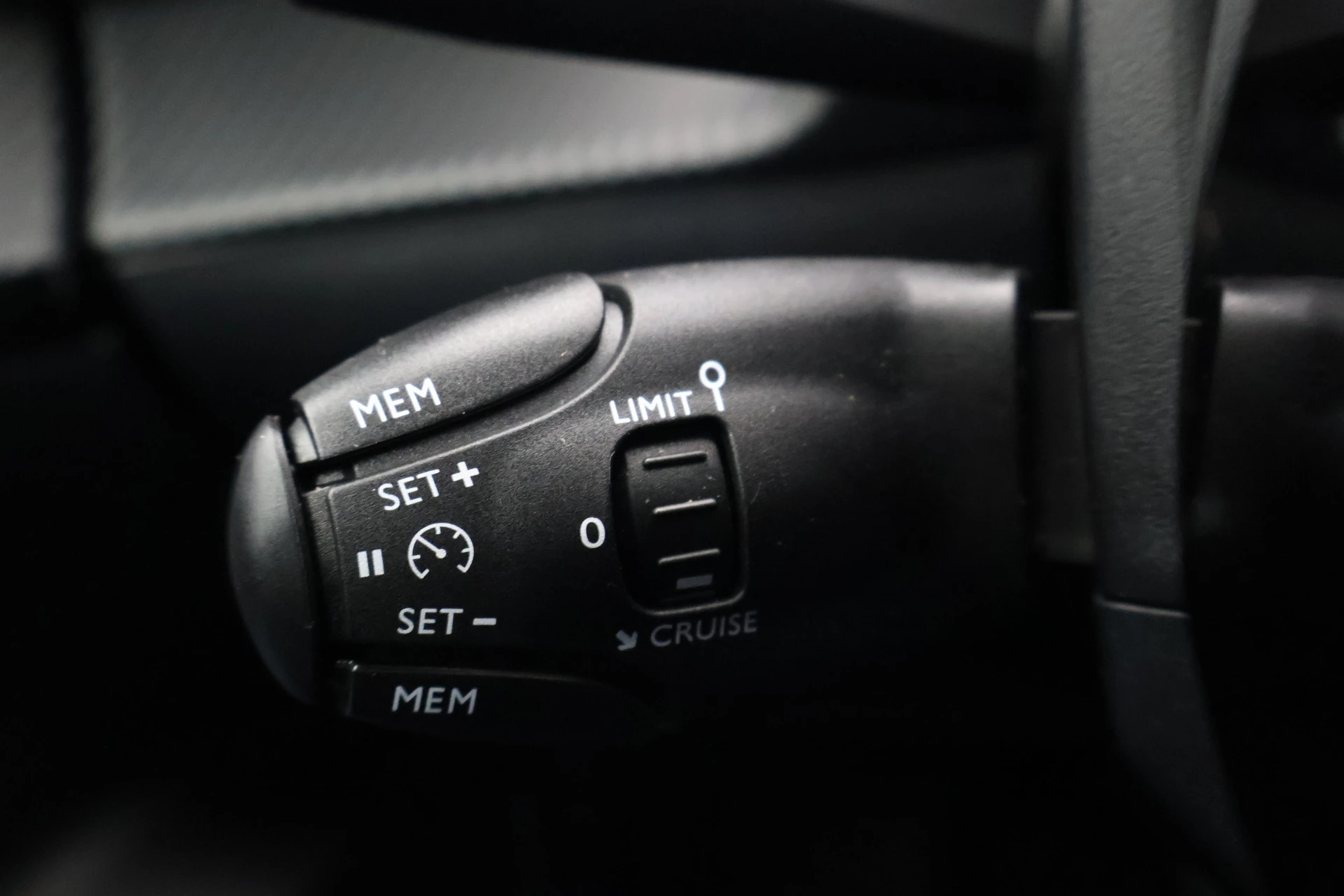 Hoofdafbeelding Peugeot e-2008