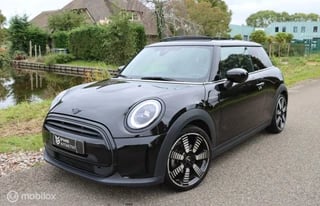 Mini 1.5 Cooper MINI Yours / Pano / Camera / Carplay / Leder