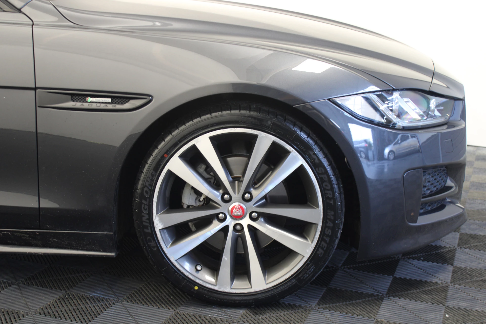 Hoofdafbeelding Jaguar XE