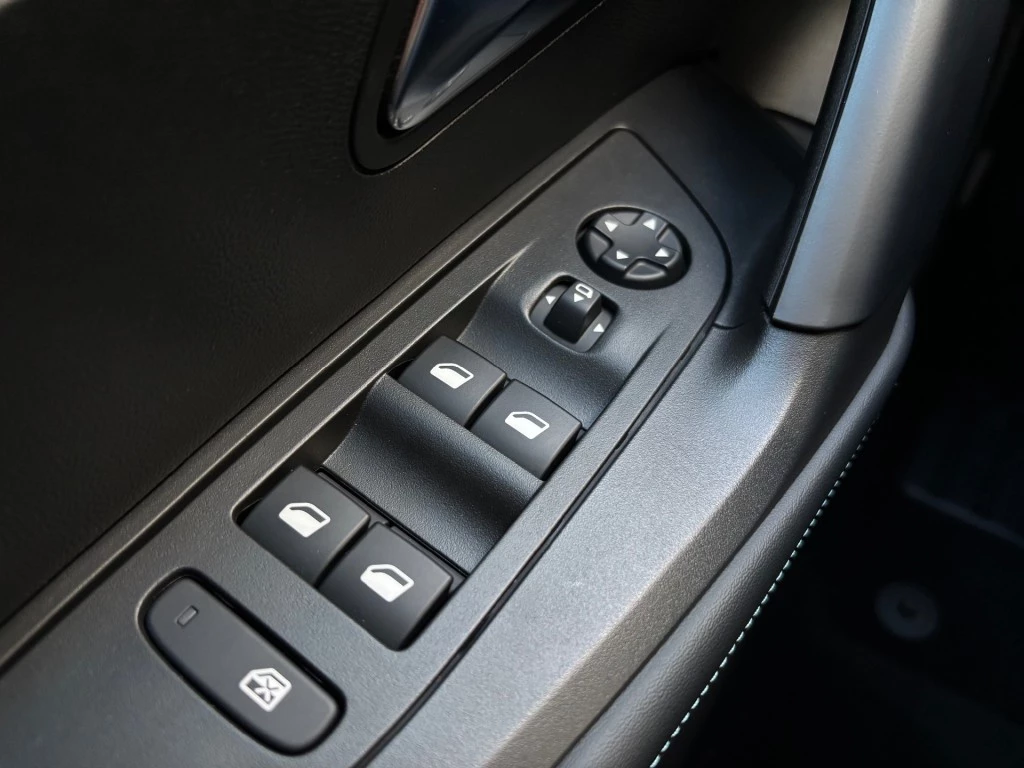 Hoofdafbeelding Peugeot e-2008