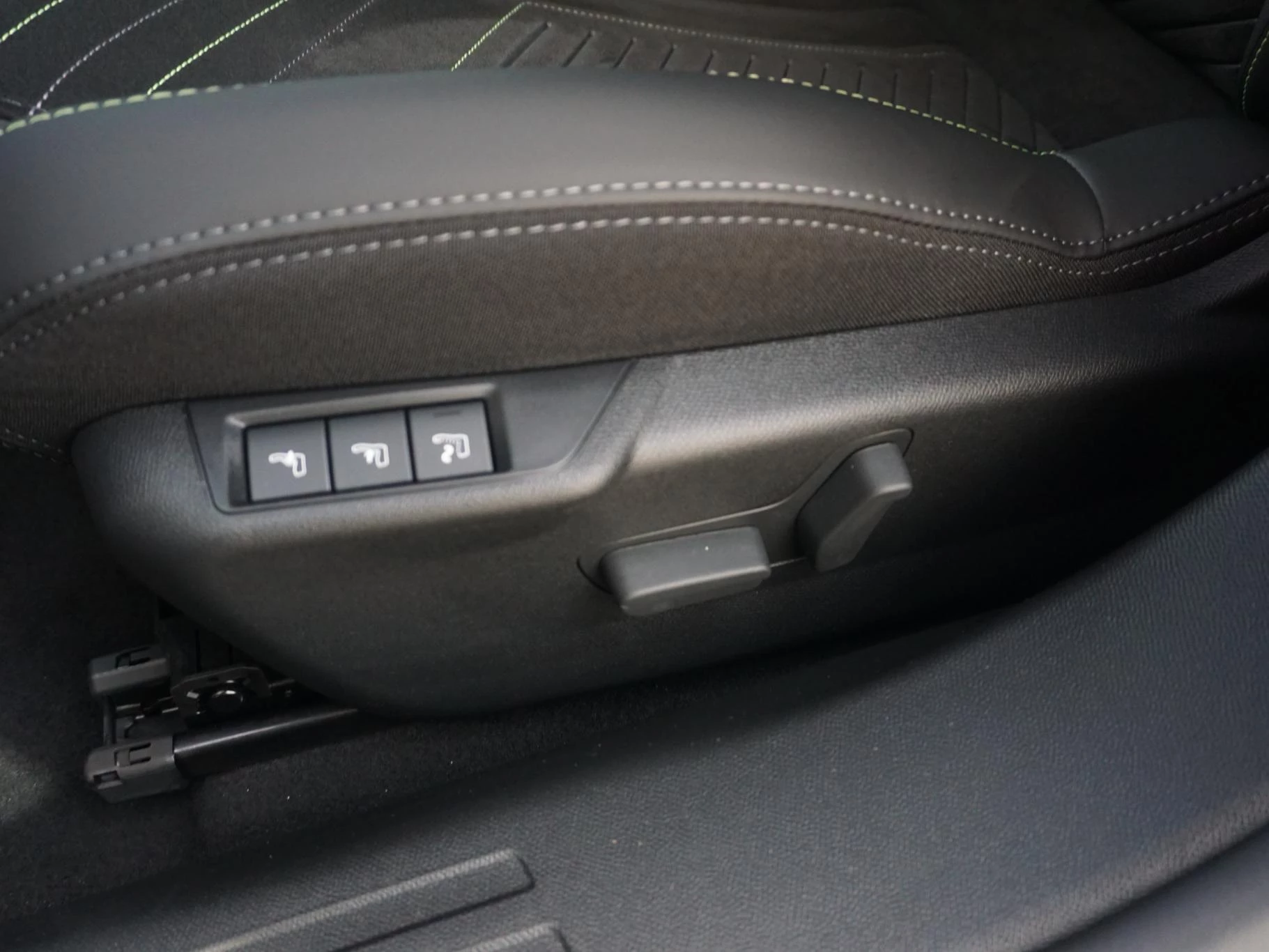 Hoofdafbeelding Peugeot e-2008