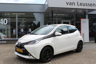 Toyota Aygo X-PLAY 5-DEURS CAMERA EL-RAMEN LM-VELGEN AIRCO