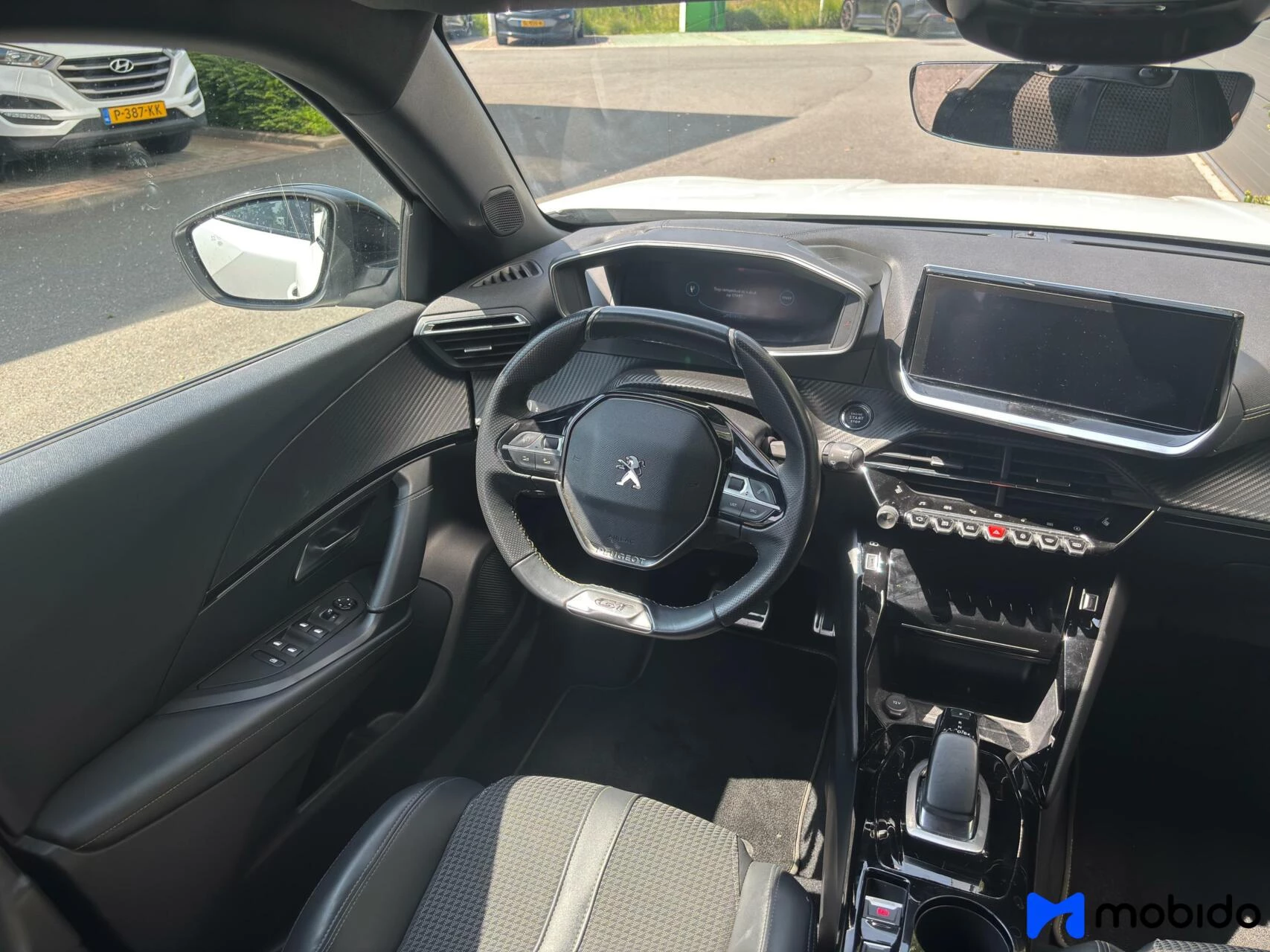 Hoofdafbeelding Peugeot e-2008