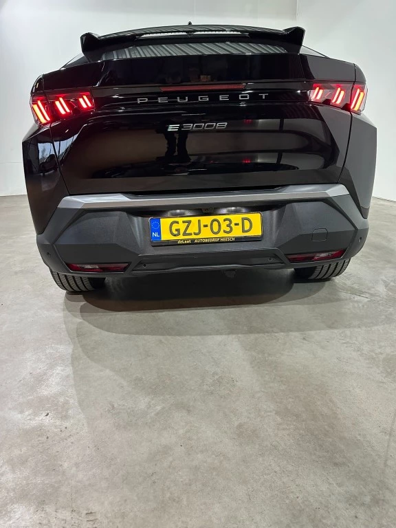 Hoofdafbeelding Peugeot e-3008