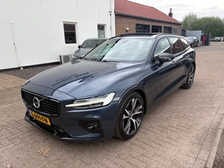 Hoofdafbeelding Volvo V60 Volvo V60 B3 R-Design Schuifdak H&K Pilot Assist
