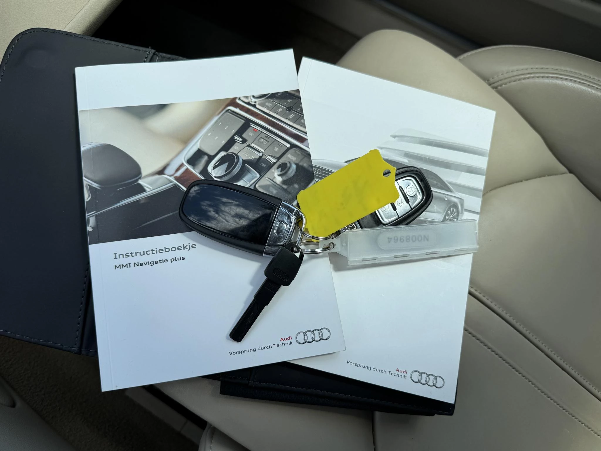 Hoofdafbeelding Audi A8