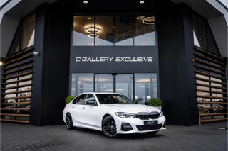 BMW 3 Serie 320i Executive Edition - M Sport | Origineel NL | Panorama | Cruise Control | Camera