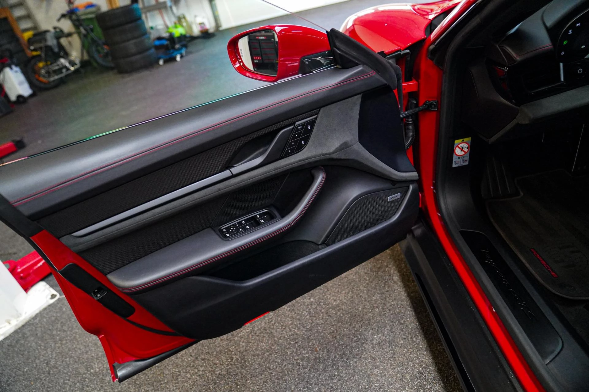 Hoofdafbeelding Porsche Taycan