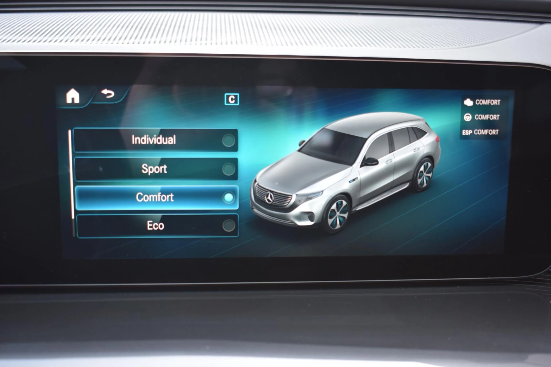 Hoofdafbeelding Mercedes-Benz EQC