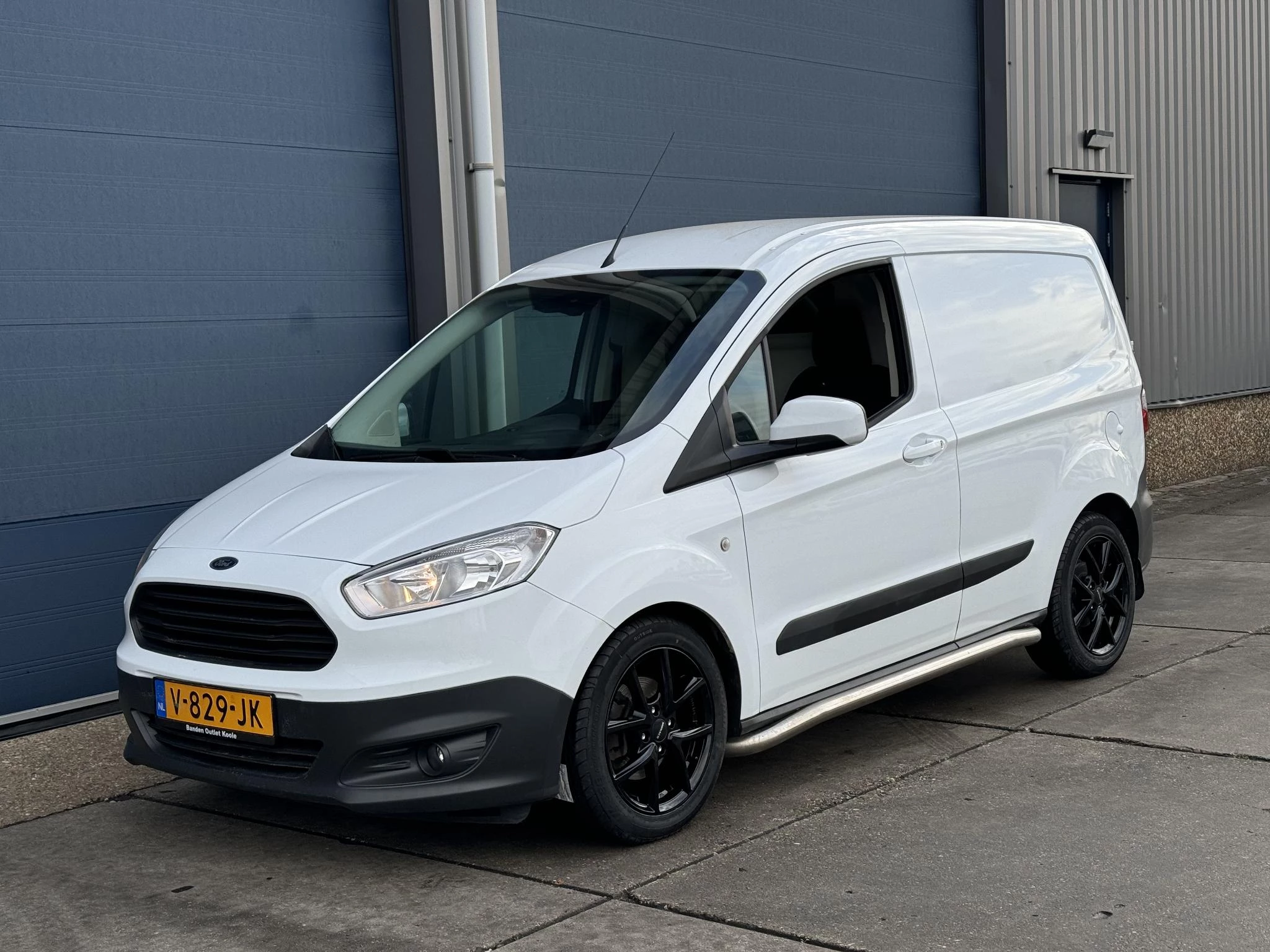 Hoofdafbeelding Ford Transit Courier