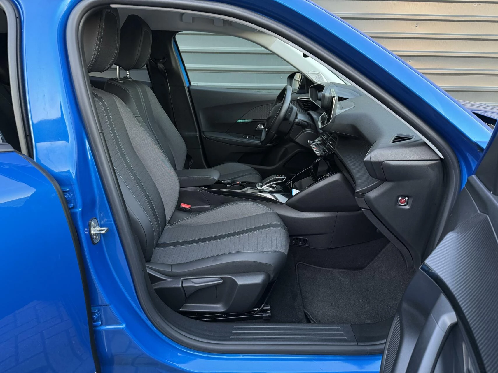 Hoofdafbeelding Peugeot e-2008