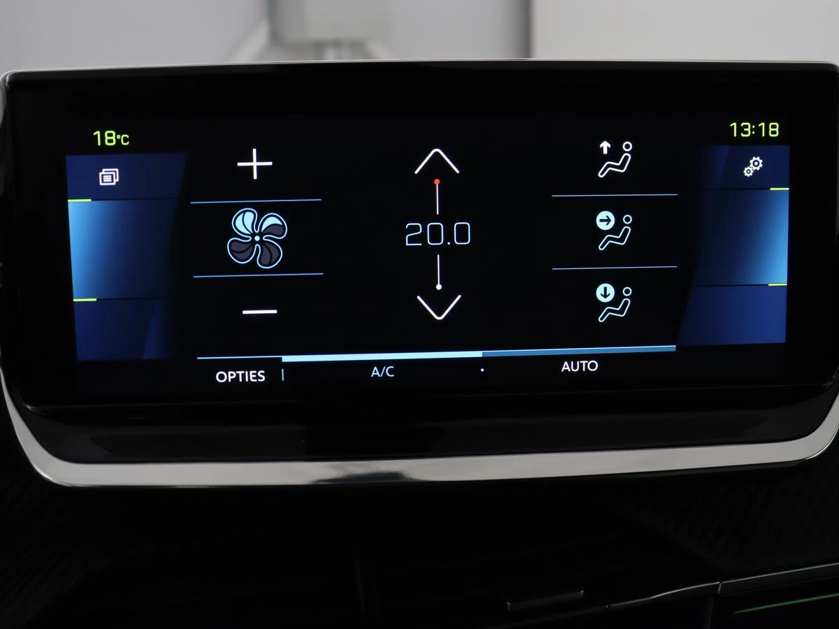 Hoofdafbeelding Peugeot e-2008