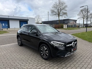 Hoofdafbeelding Mercedes-Benz GLA Mercedes-Benz GLA 180 Aut Panorama Led Xenon